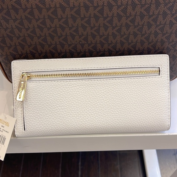 Michael Kors Reed Lg Bifold Pebbled Leather Snap Wallet Card Case
Optic White - Picture 2 of 16